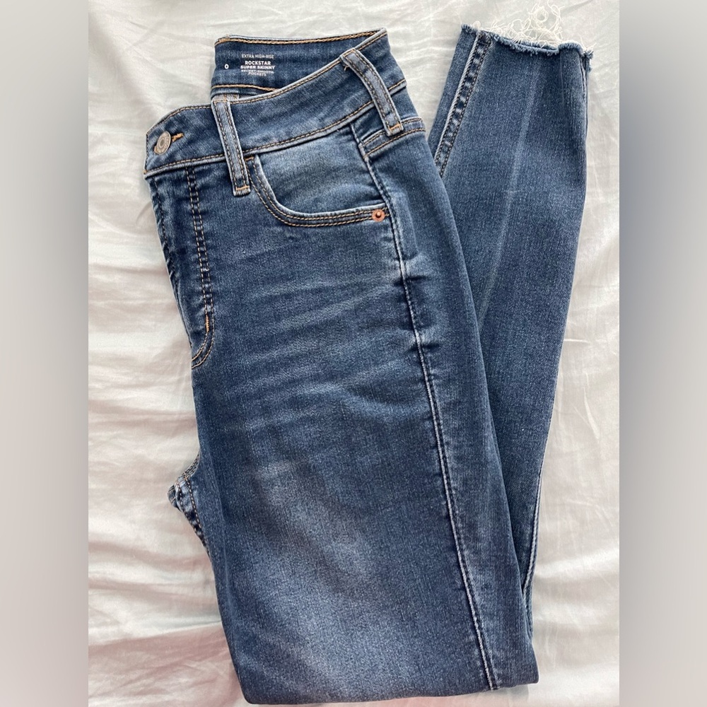 Old Navy Extra High Rise Super Skinny Jeans size 0